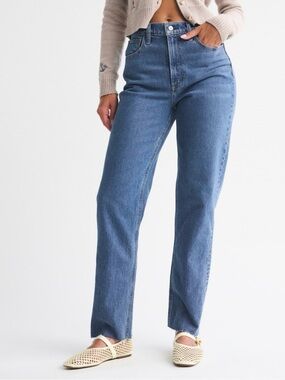 Abercrombie & Fitch Ultra High-Rise 90's Straight Jeans in Medium Blue